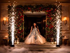 Efeito Cold Spark faísca fria para entrada da debutante - Padoma Eventos