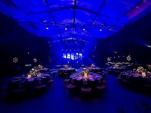 Iluminação cênica LED para decoração de festa de debutante - Padoma Eventos